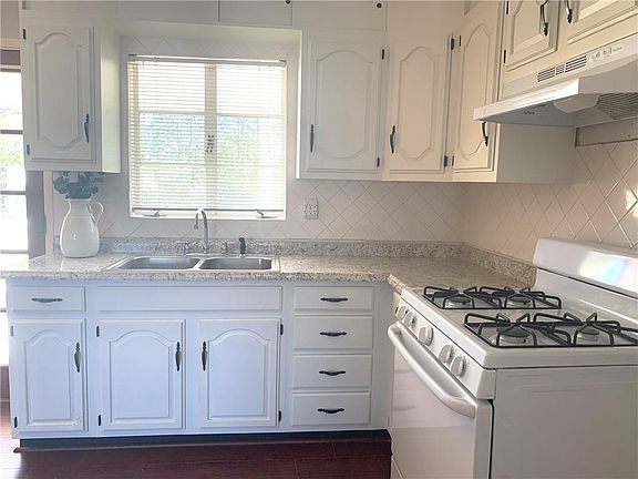 5th image of 10300 Hollyhock Dr
