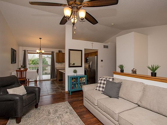 4th image of 3142 SE Cherry Blossom Dr