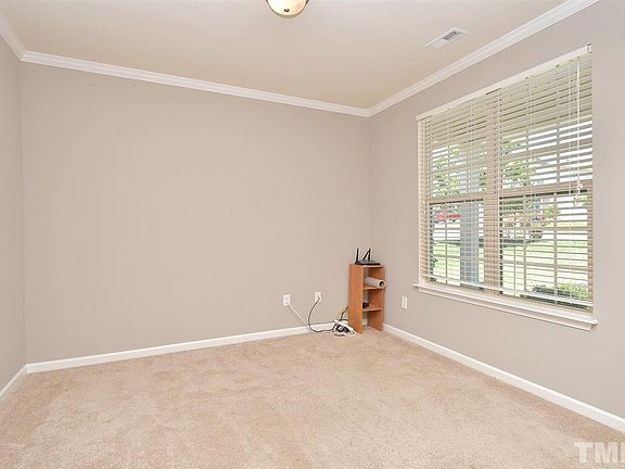 3rd image of 303 Vintage Holly Dr