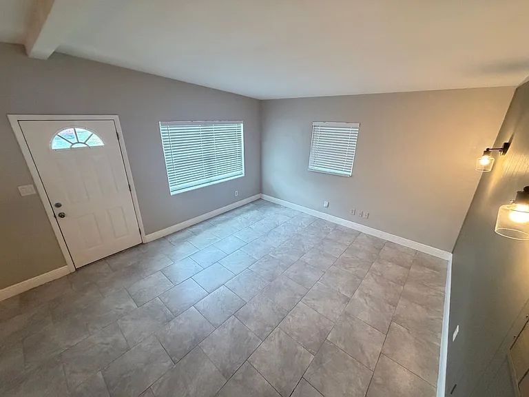 3612 Surrey Dr — Photo 3