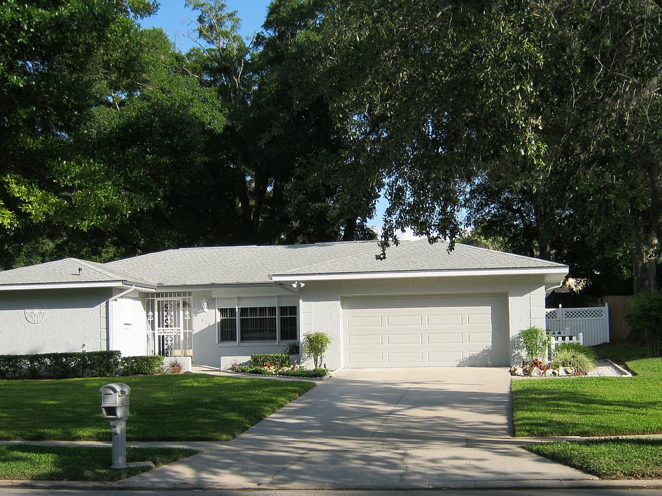Garage with built-in storage