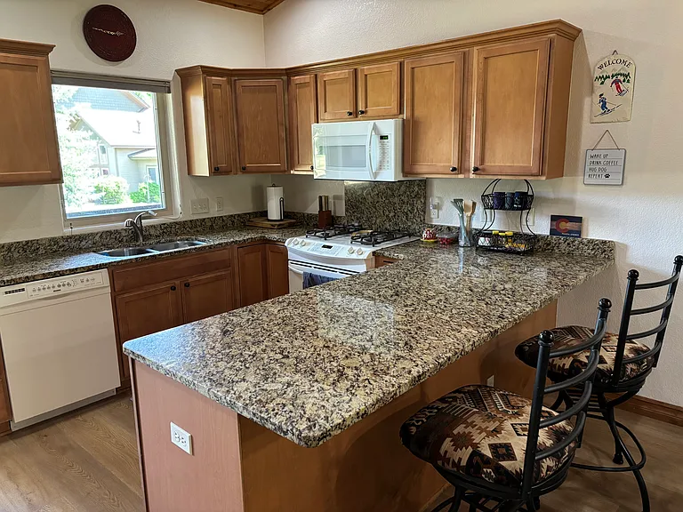 1135 Park Ave — Photo 9