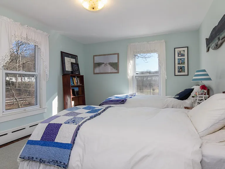 323 Green Hill Rd — Photo 14