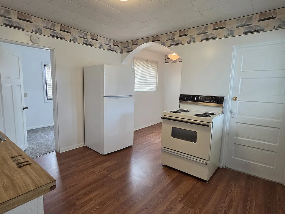 114 E River St #1