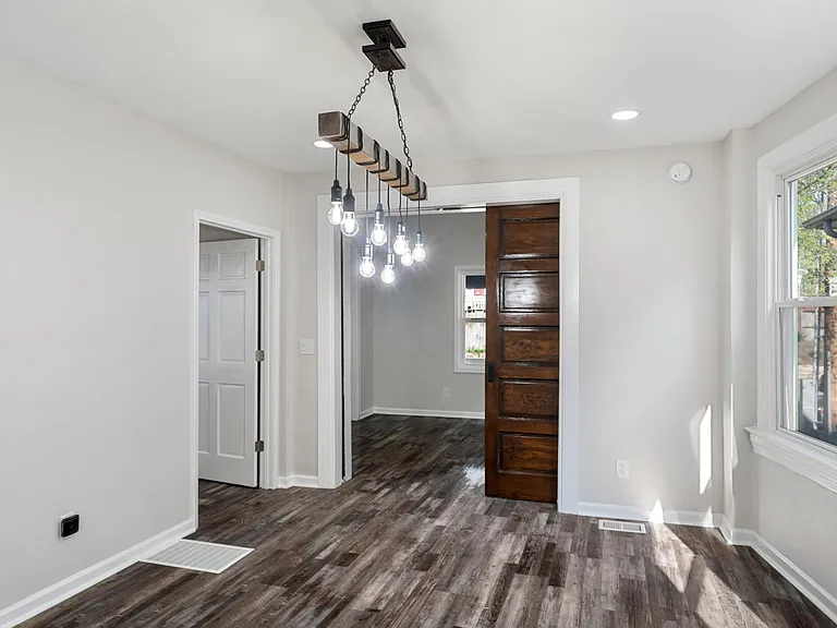 2754 Holmes St — Photo 12