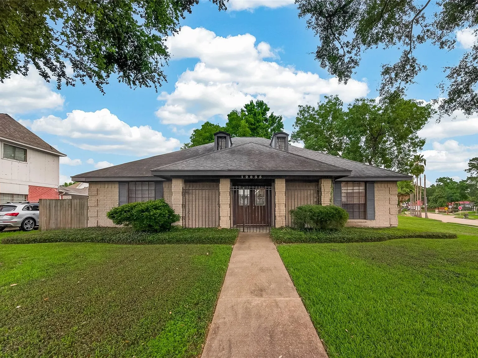 3 bed, 2.0 bath, 1906 sqft, $1,900 — Photo 1