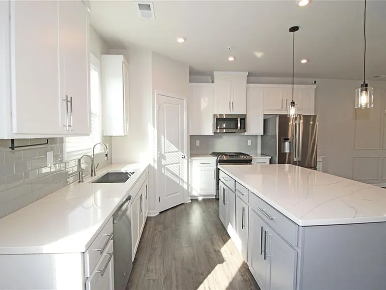 1675 Coasta Way — Photo 4