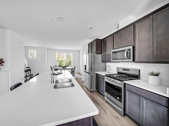 5th image of 2031 Sequoia Ave