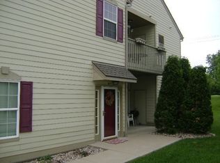 8673 S Roxbury Way #102, Oak Creek, WI 53154