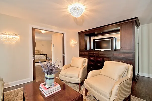 Sold by Nest Seekers International | media 17