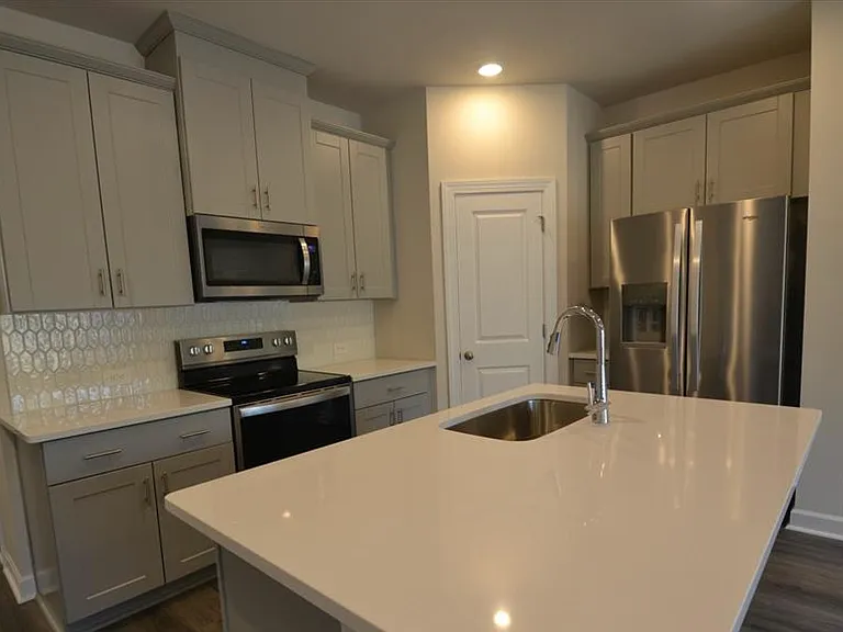1213 Falling Acorn Ln — Photo 2