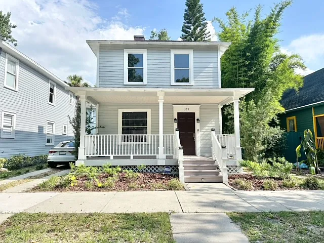 305 W 9th St — Photo 1