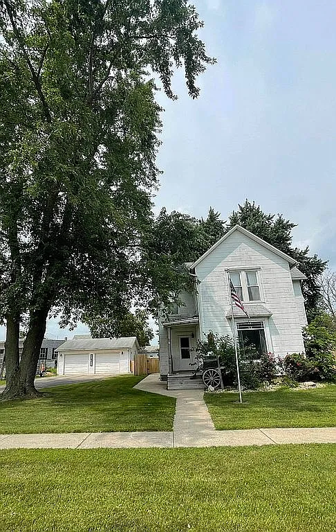 309 E Belle Ave photo 1