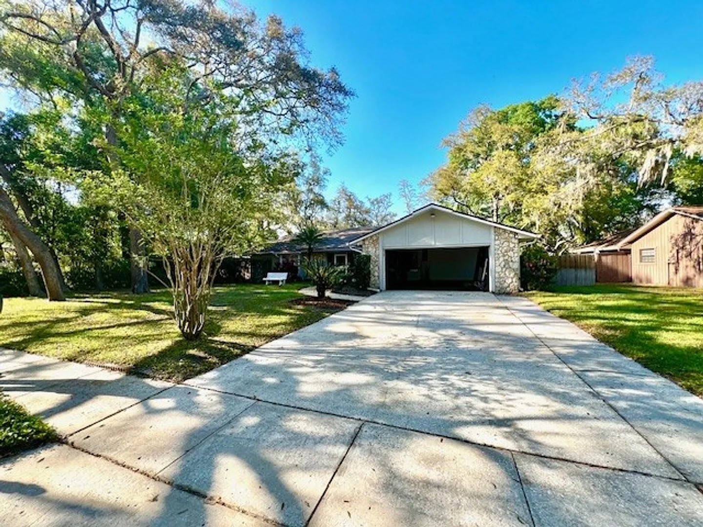 Welcome Home! Move in October!! Beautiful 3X2 with fenced in yard & 2 car garage! Lawn care inclu... — Photo 3