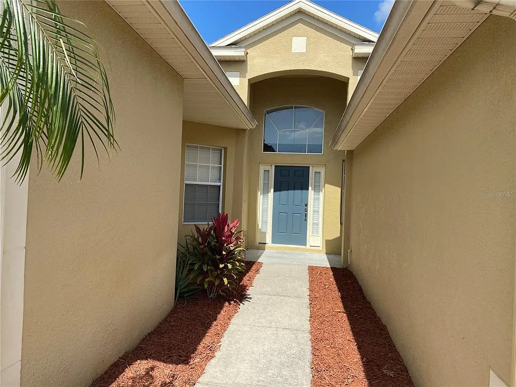 3 bed, 1796 sqft, $2,500 — Photo 2