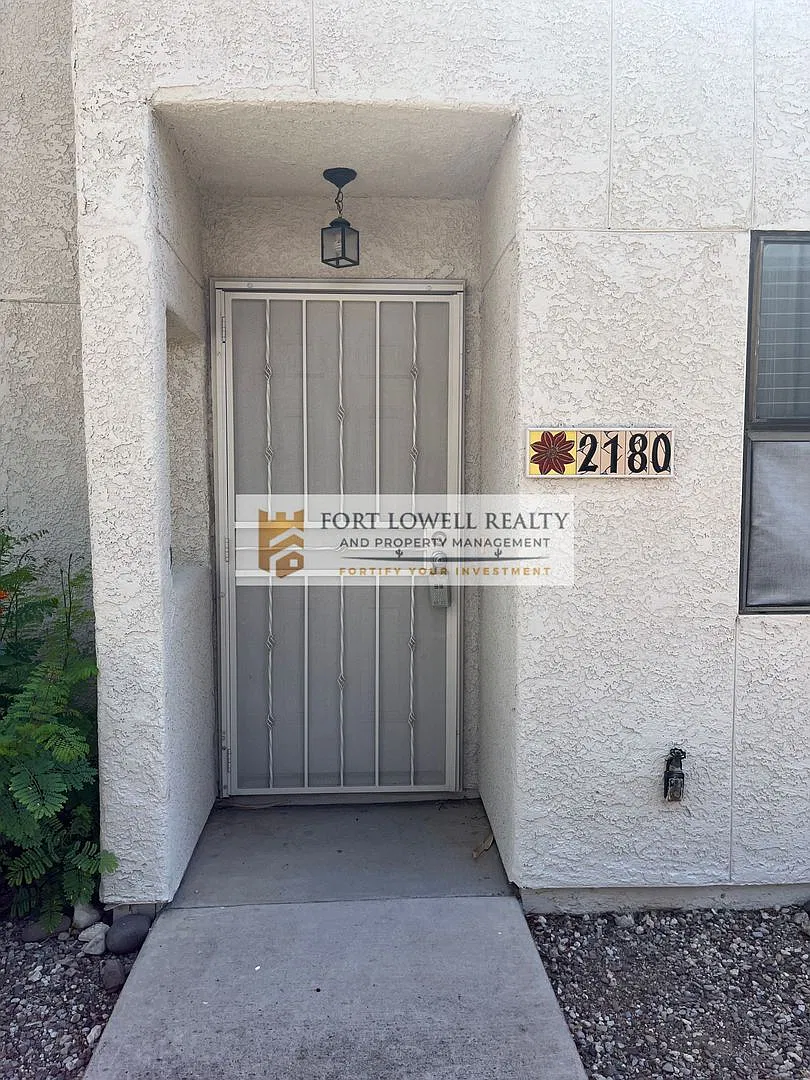 2 bed 2 bath with washer/dryer — Photo 2
