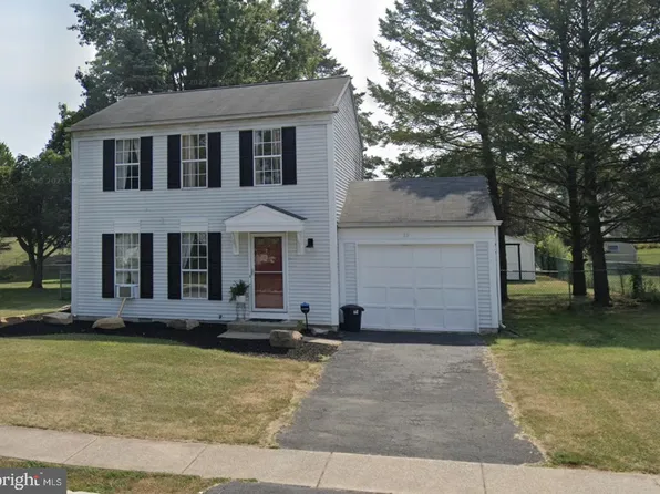 13 Lilac Dr, Mechanicsburg, PA 17050