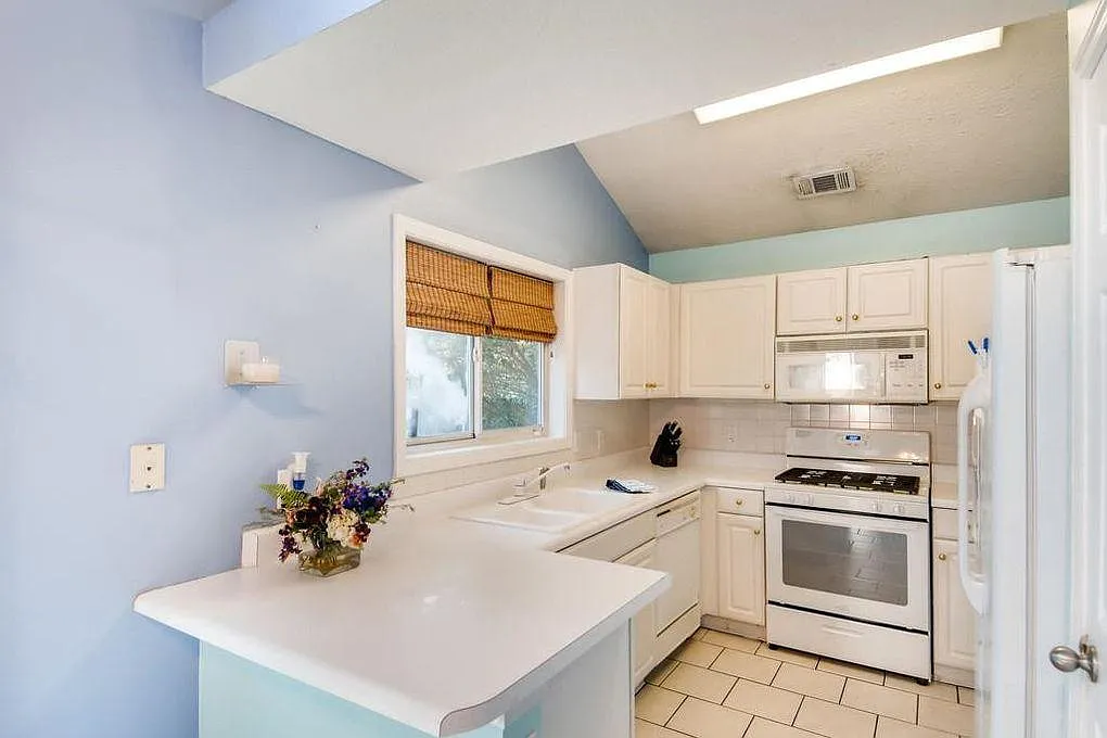 635 Chantress Ct — Photo 3