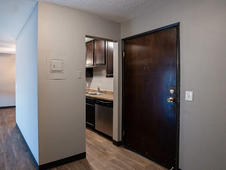 Roseville, MN Rosedale Estates Apartments | Entry