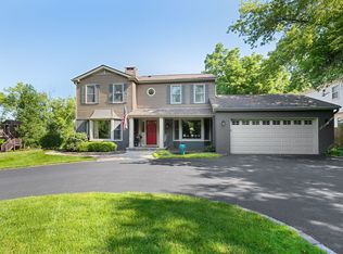 502 W Witchwood Ln, Lake Bluff, IL 60044