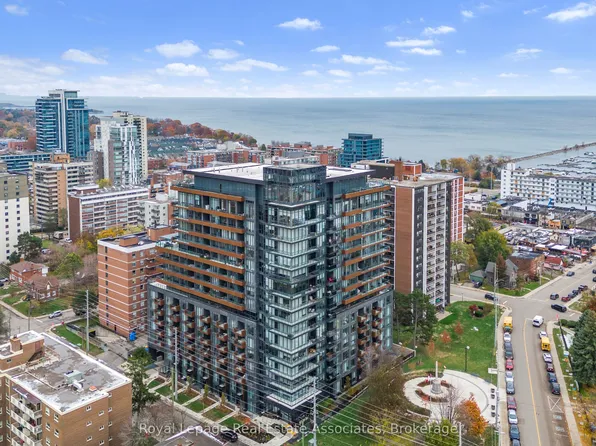 21 Park St E #805, Mississauga, ON L5G 0C2