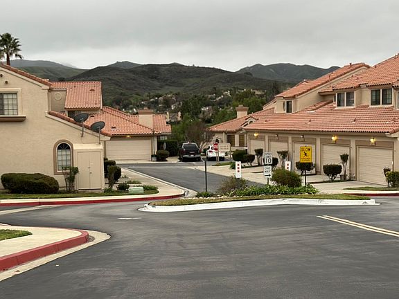 4th image of 270B Country Club Dr #B