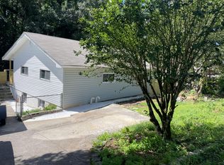 687 W Outer Dr, Oak Ridge, TN 37830