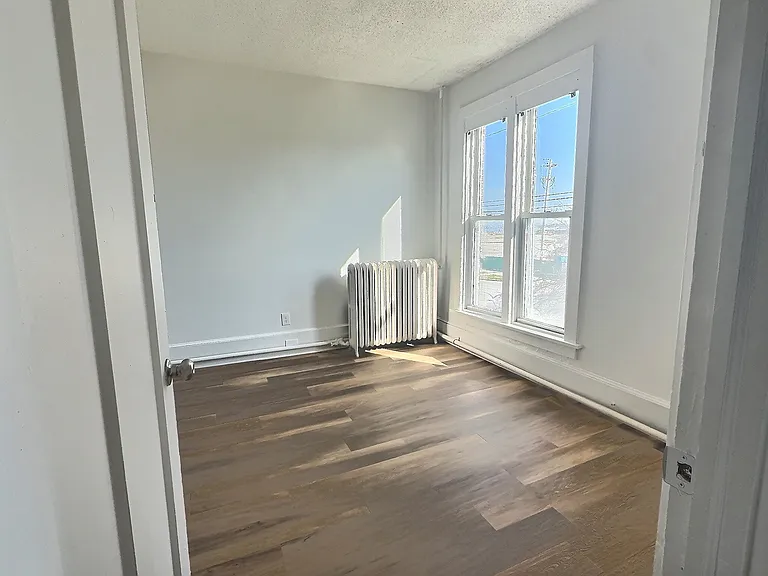 630 E Market St #4 — Photo 5