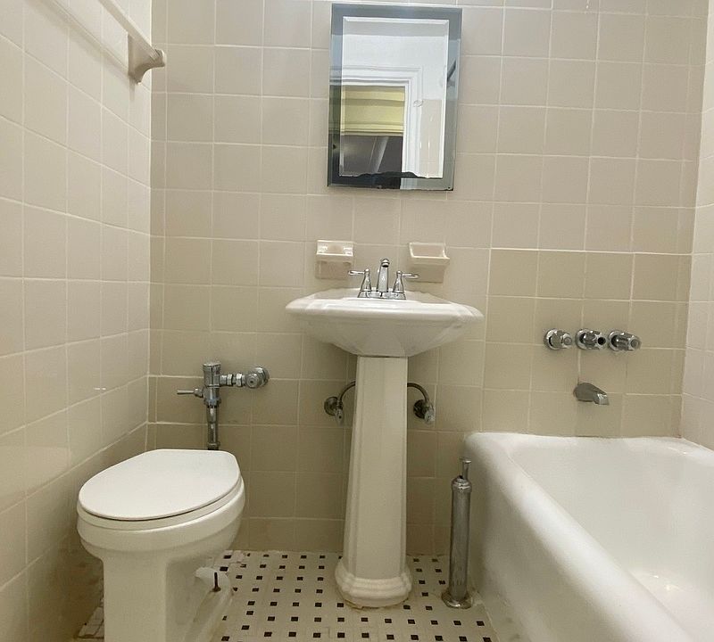 2nd image of 310 E 55th St #G2