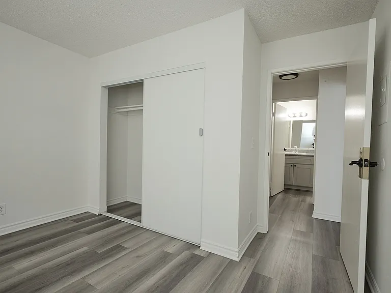 943 Elden Ave — Photo 6