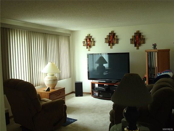 2nd image of 10 Duchess Ct