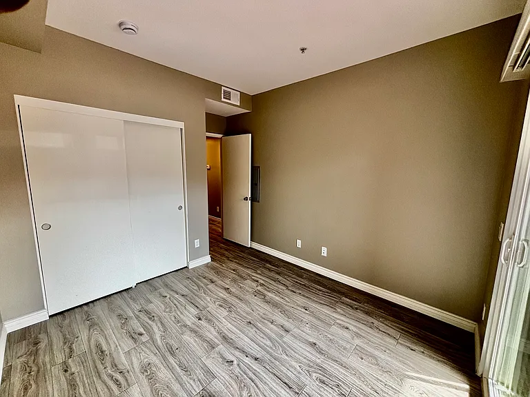 838 N Palm Ave #B-202 — Photo 8