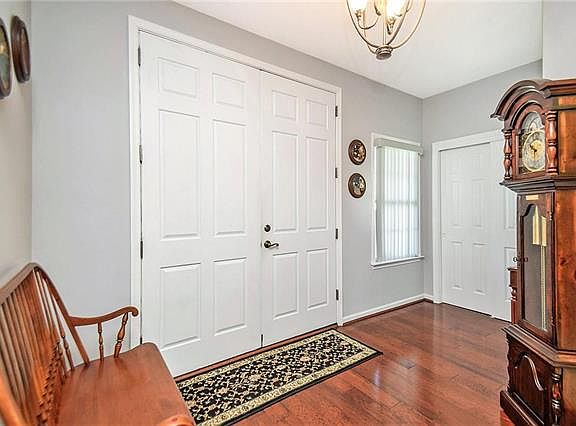 5th image of 93 Moor Dr
