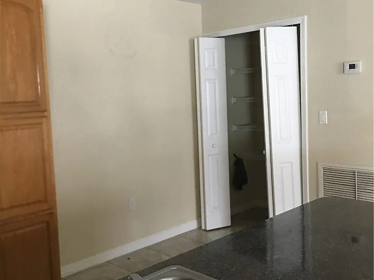 1009 W Pleasant St — Photo 5
