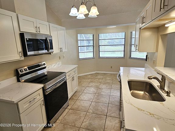 4th image of 5074 Freeport Dr