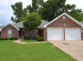209 Dunolly Ln, Florence, AL 35633