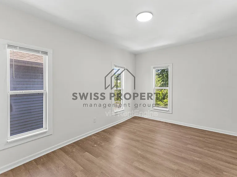 1339 Mooberry St — Photo 14
