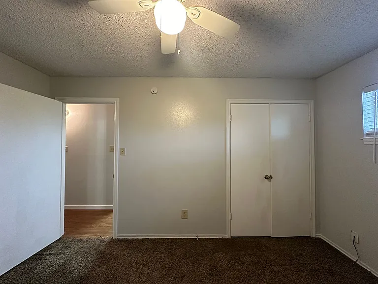 Barbara St 201 — Photo 16