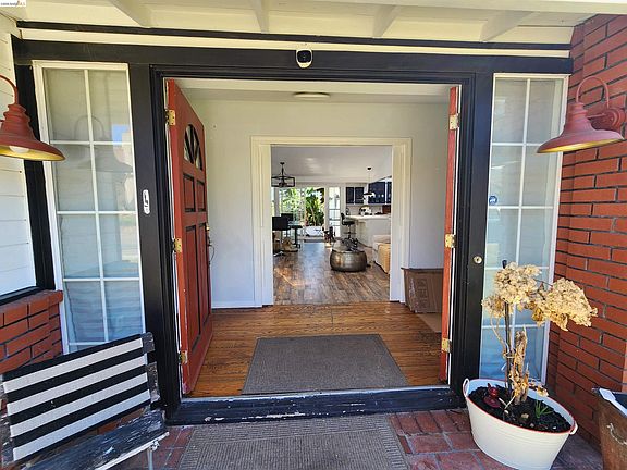 2nd image of 21 Monte Vista Ave
