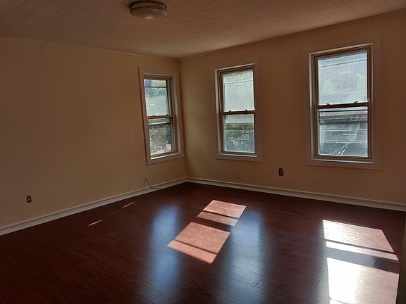 3rd image of 519 Summer Ave Floor 2