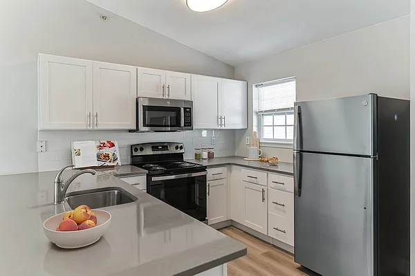 Eagle Rock Apartments & Townhomes at Rensselaer — Photo 2