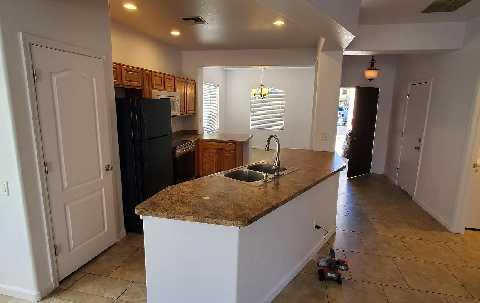 3 bed, 1588 sqft, $2,100 — Photo 3