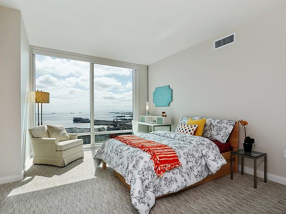 5th image of 425 1st St Unit 2902