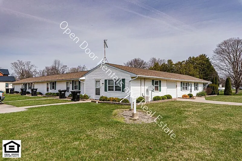 608 W Dennis St #2