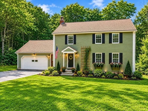 10 Garrison Heights Dr, Oxford, MA 01540