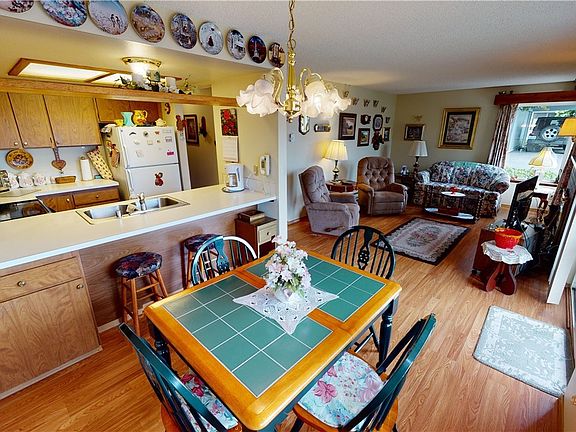 3rd image of 103 Rockwell Ave #1