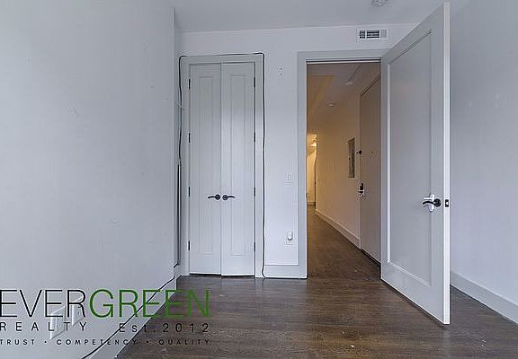 4th image of 489 Chauncey St APT 2L