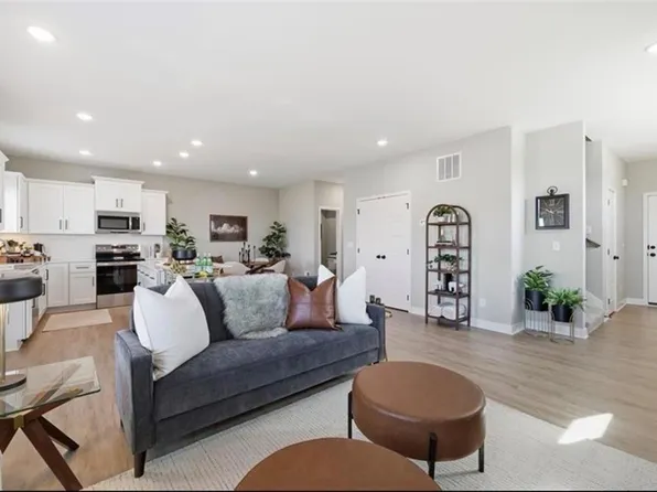 15552 E 47th Ter, Kansas City, MO 64110