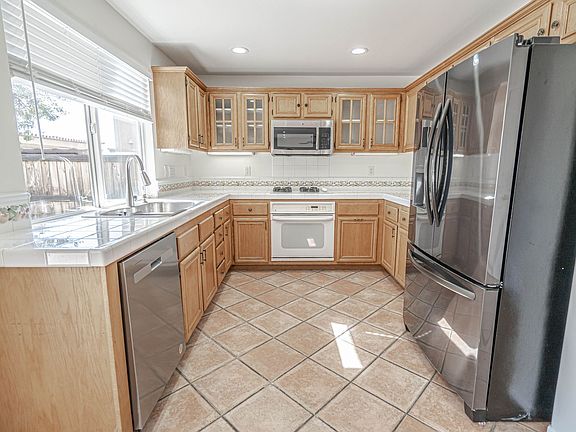 5th image of 23828 Oakhurst Dr