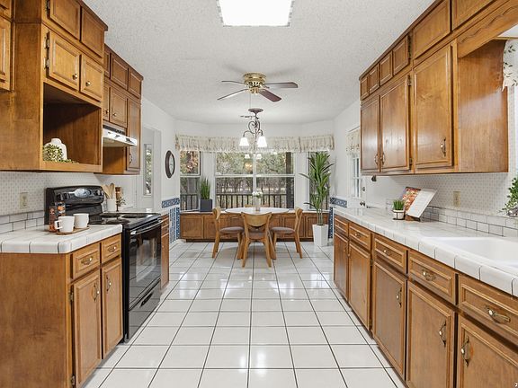 5th image of 261 Fawn Ln